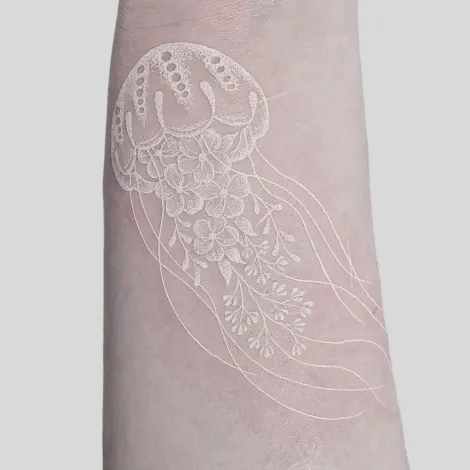 ホワイトタトゥー