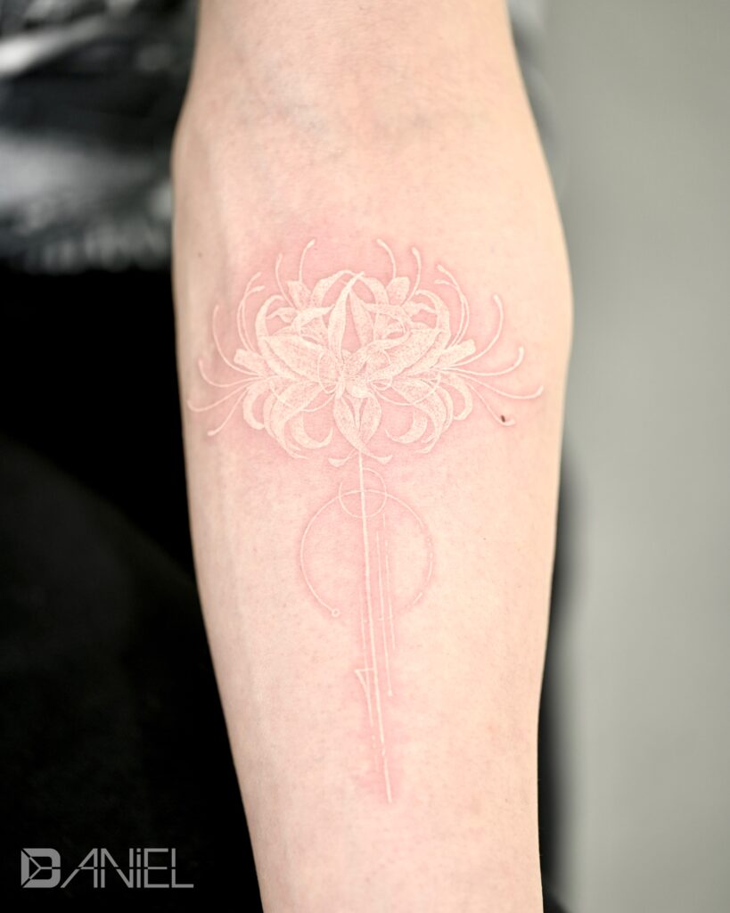 cluster amaryllis white tattoo Daniel 02
