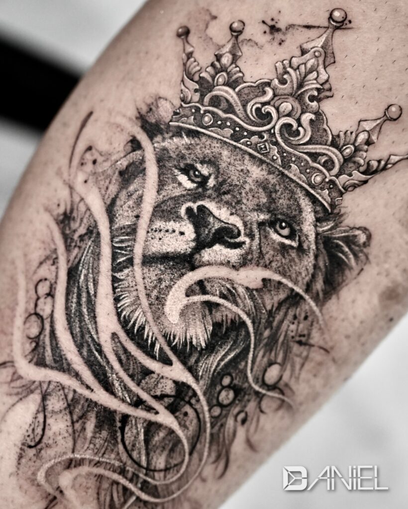 lion crown tattoo Daniel 03