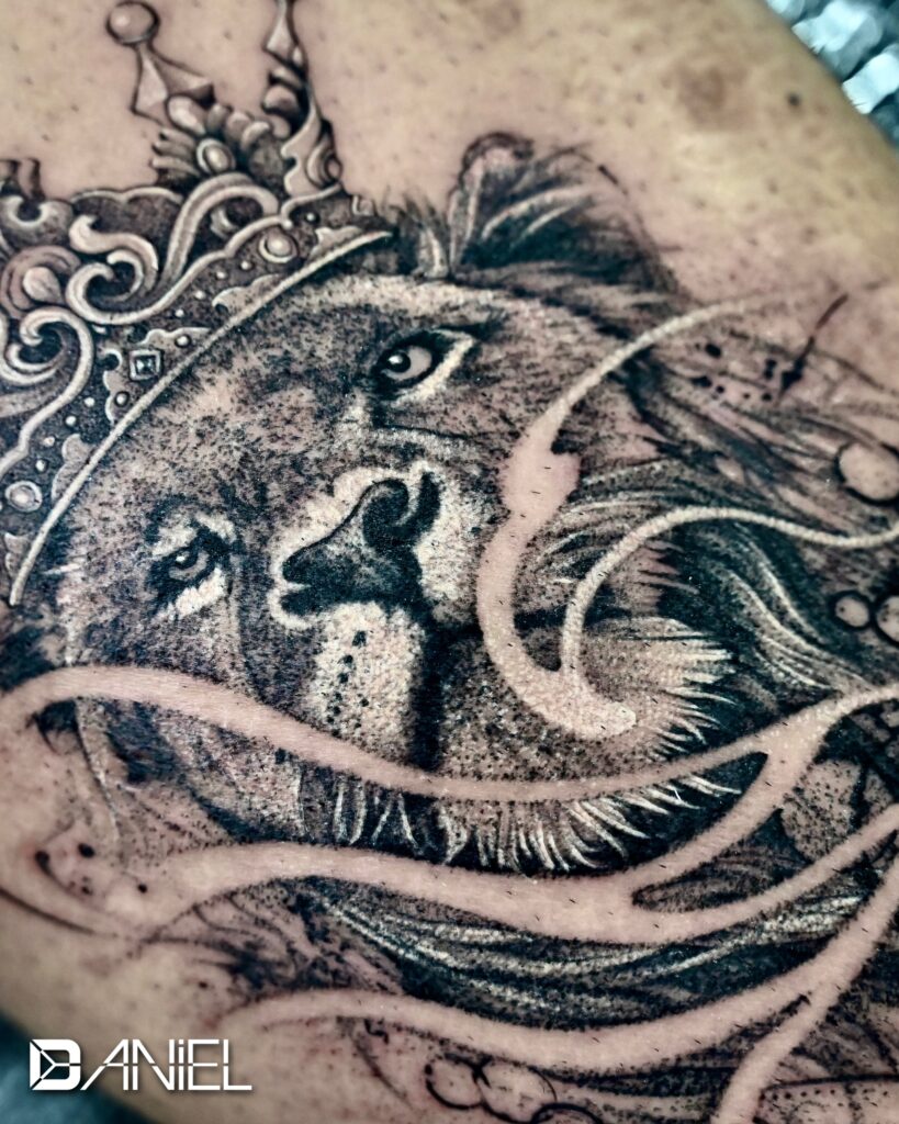 lion crown tattoo Daniel 04
