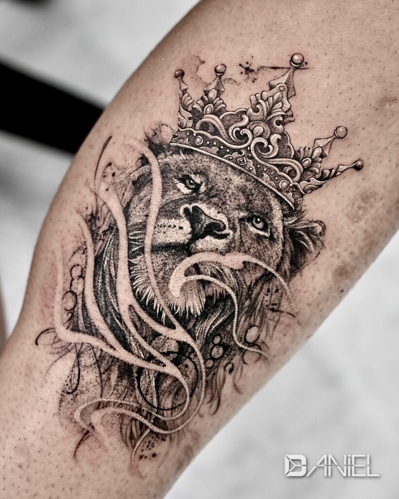 lion crown tattoo Daniel 02