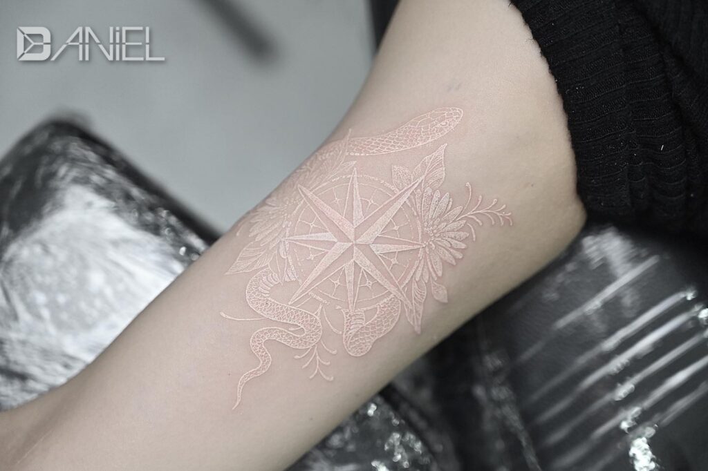 snake compass flower white tattoo Daniel 03