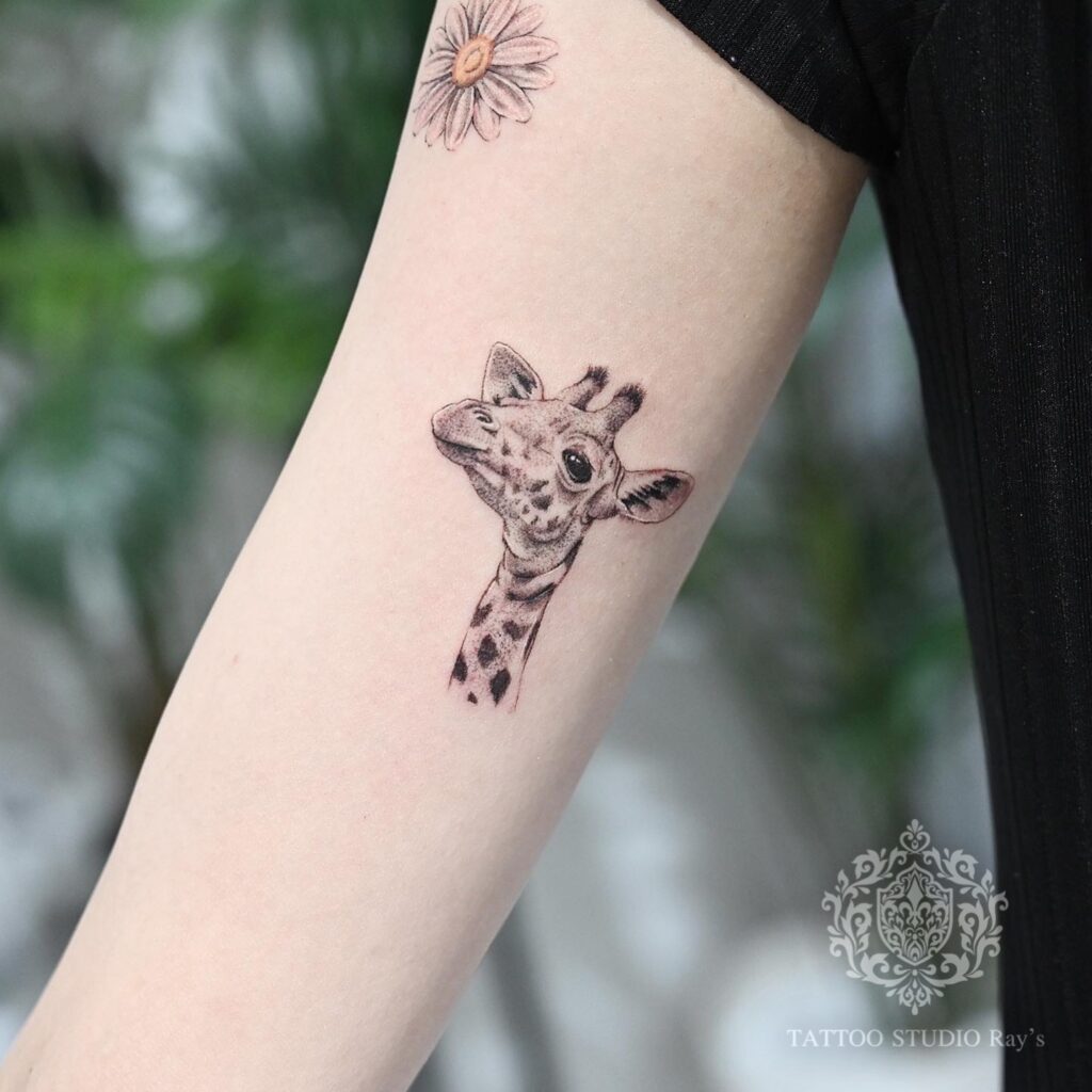 giraffe tattoo AYUMI