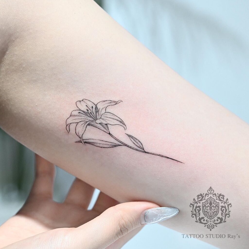 lily tattoo AYUMI