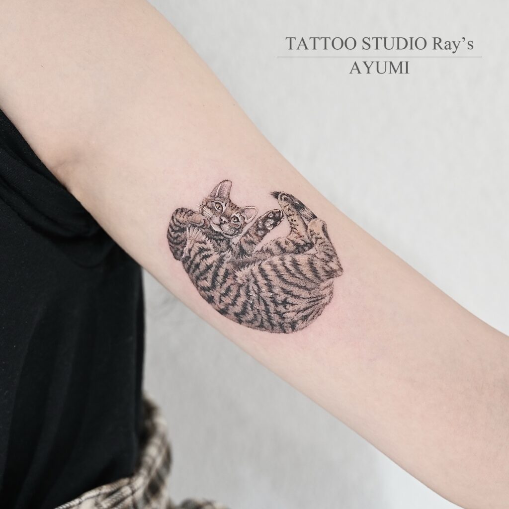 cat tattoo ayumi