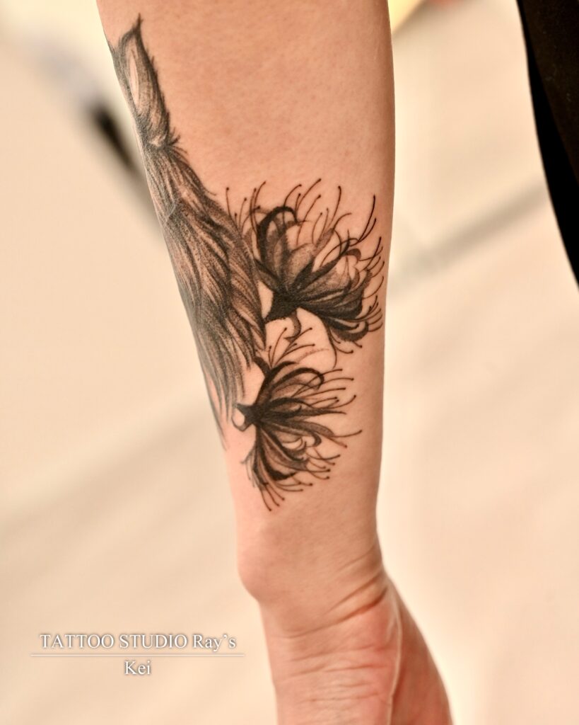nine tailed fox & spider lily tattoo kei 02