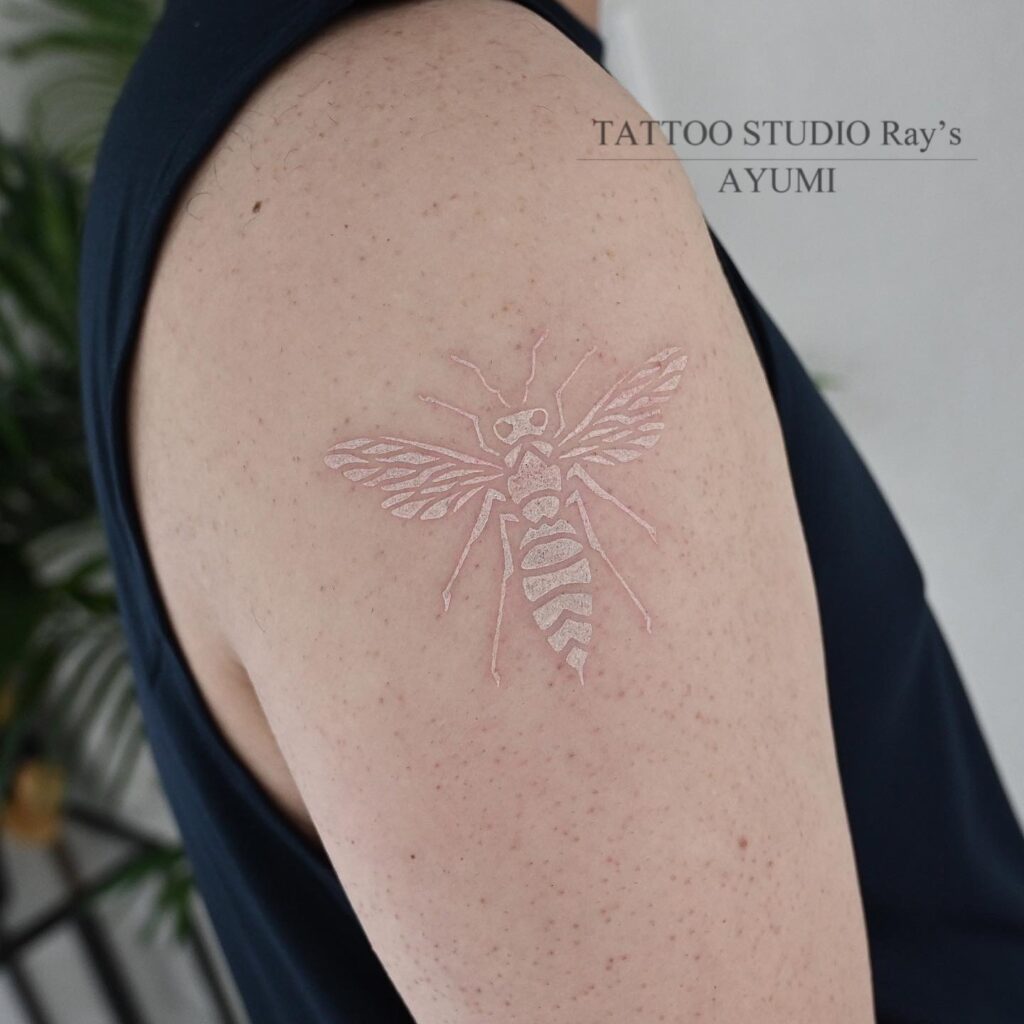 bee white tattoo ayumi
