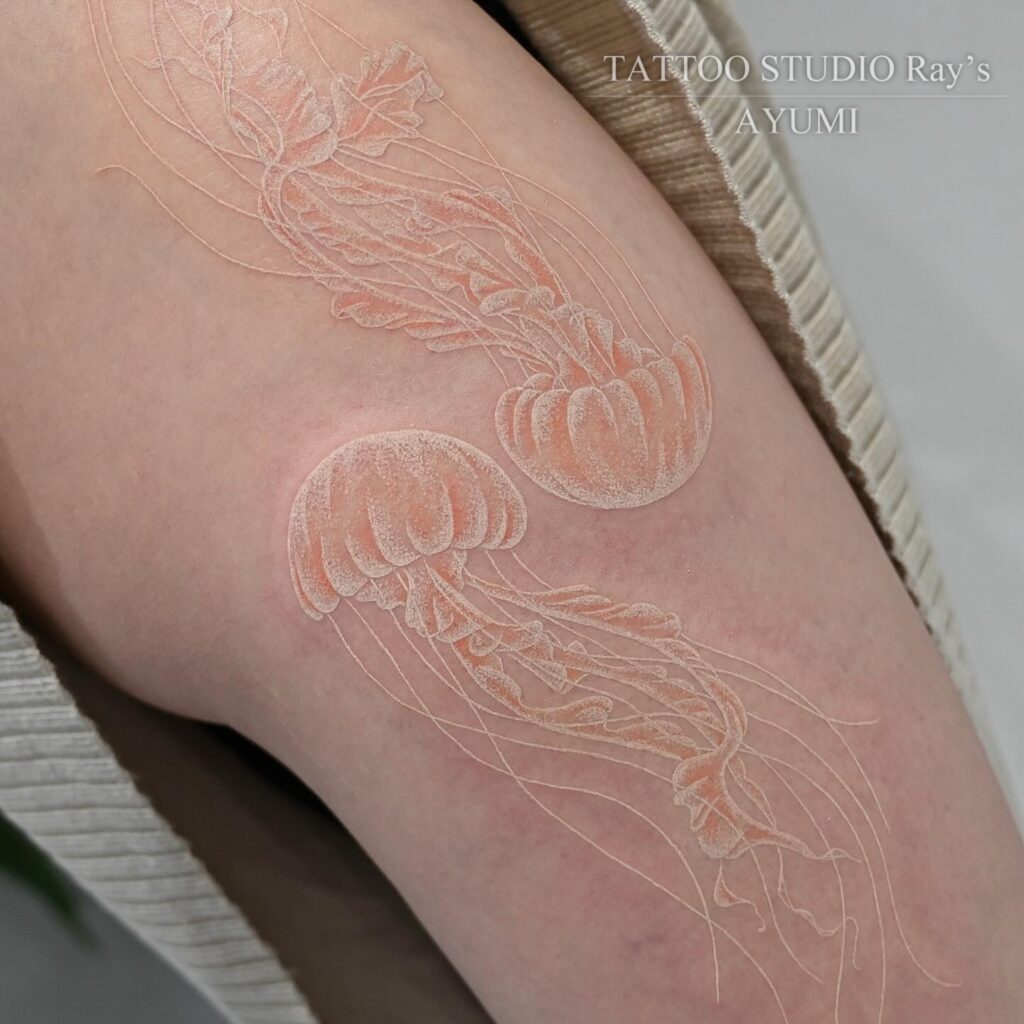 white & orange jellyfish tattoo ayumi 03