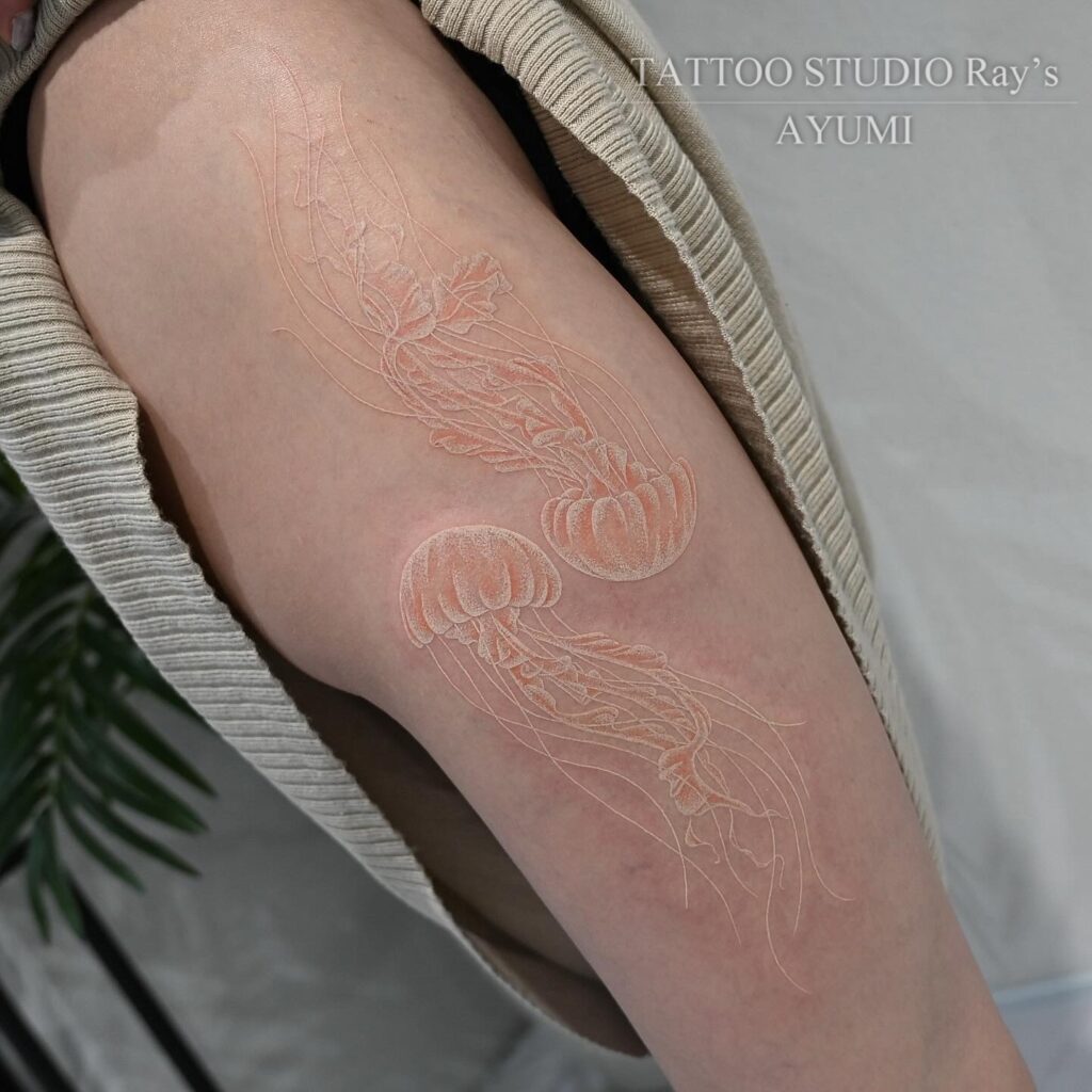 white & orange jellyfish tattoo ayumi 04