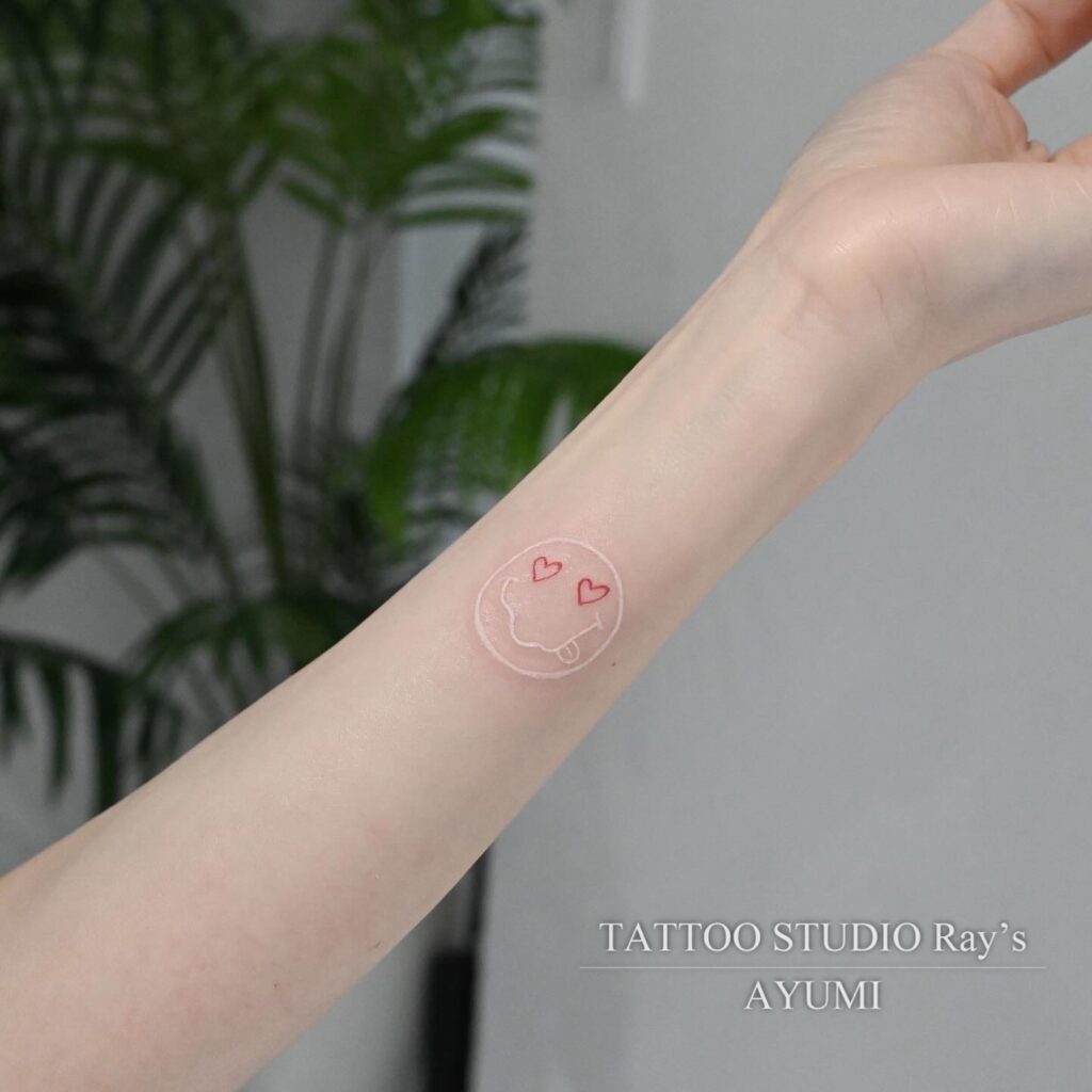 white smile tattoo ayumi