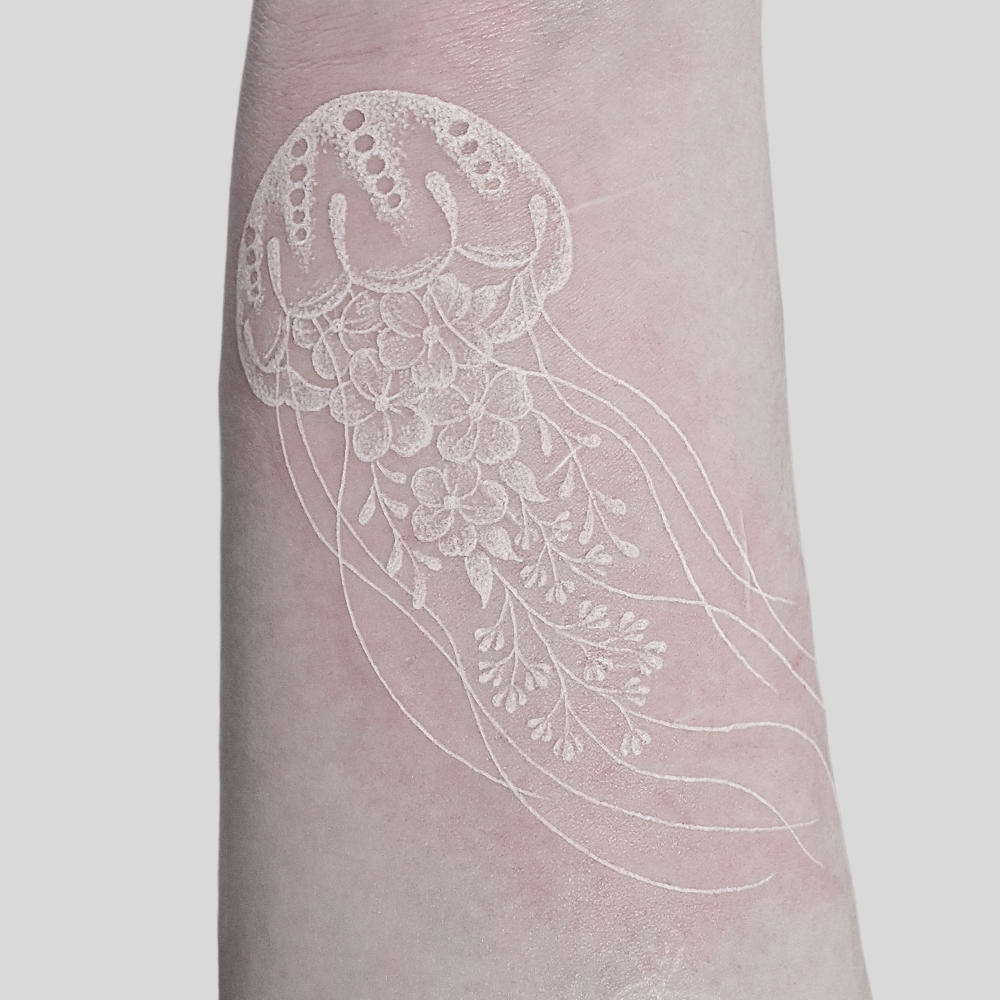 ホワイトタトゥー メイン画像